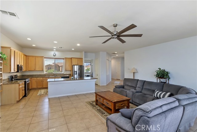 Detail Gallery Image 5 of 23 For 65028 Rolling Hills Dr, Desert Hot Springs,  CA 92240 - 3 Beds | 2 Baths