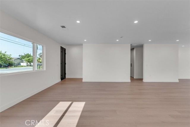 11240 Lull Street, Sun Valley CA: https://media.crmls.org/medias/4d1fef9f-b002-4d3f-9df5-e6d7a85b2c20.jpg