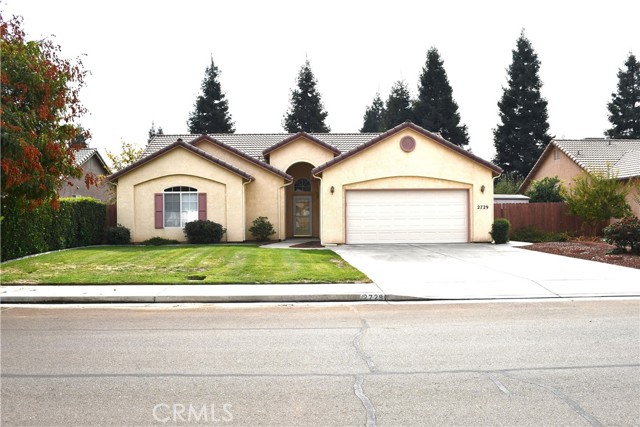 Detail Gallery Image 1 of 33 For 2729 W Oakridge Ave, Visalia,  CA 93291 - 3 Beds | 2 Baths