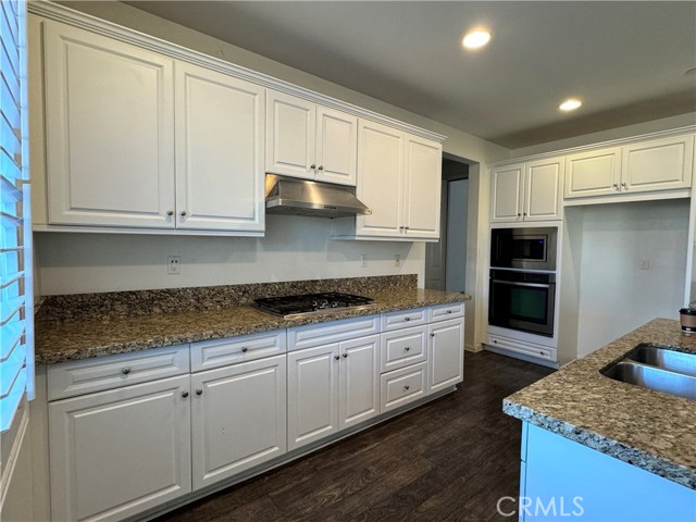 Detail Gallery Image 4 of 19 For 7243 Candra Dr, Corona,  CA 92880 - 5 Beds | 3/1 Baths