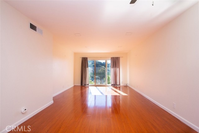 Detail Gallery Image 2 of 38 For 2940 N Verdugo Rd #321,  Glendale,  CA 91208 - 2 Beds | 2 Baths