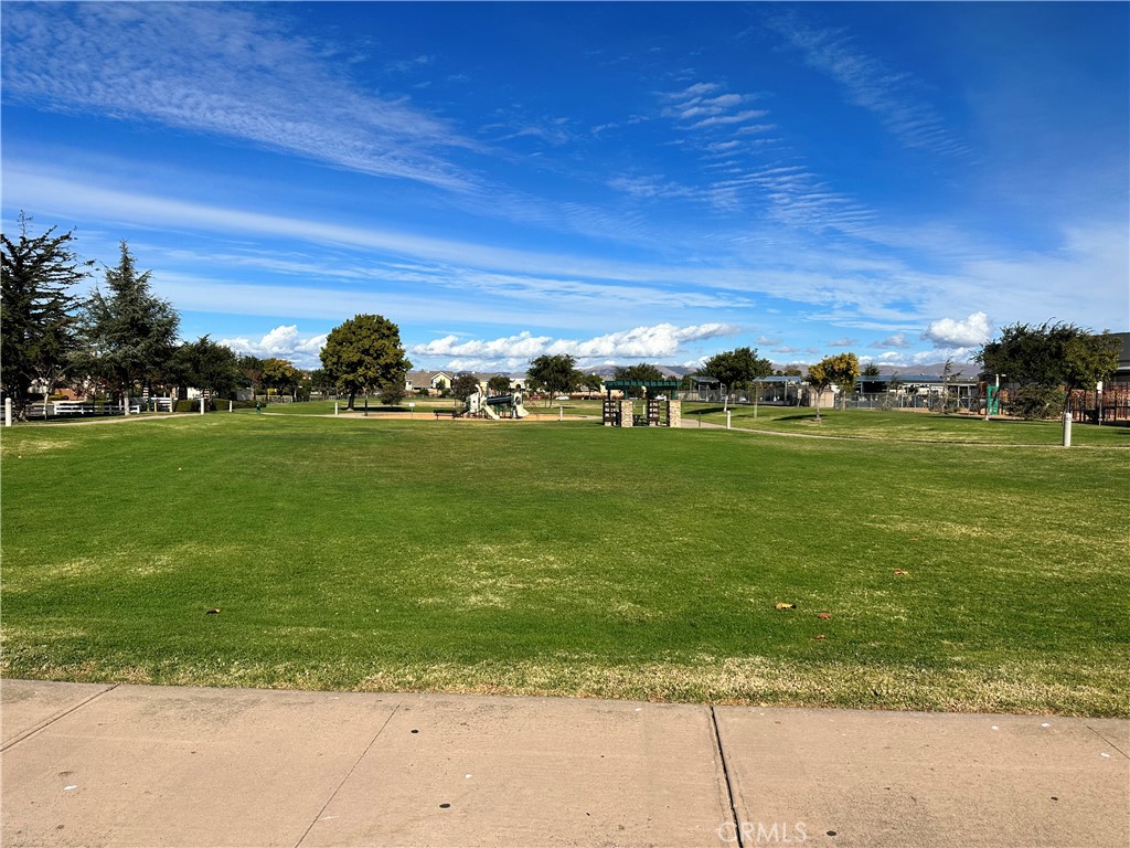 https://media.crmls.org/medias/4d212652-40ad-4de9-bc54-8aa29ee36398.jpg?preset=X-Large
