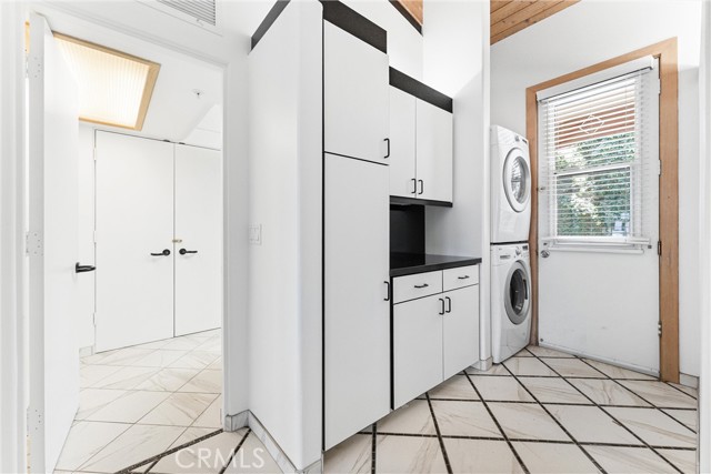 2360 Boulder Bluffs Court, Riverside CA: https://media.crmls.org/medias/4d214454-7fa9-4346-9374-43105d312426.jpg