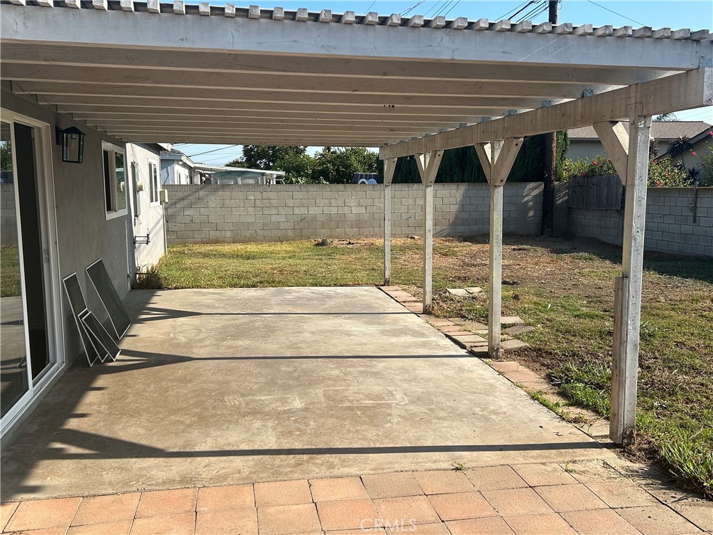 https://media.crmls.org/medias/4d21684f-4dd6-477e-9901-d200da453b77.jpg?preset=X-Large
