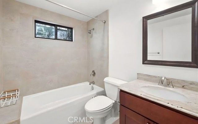 Detail Gallery Image 10 of 14 For 727 S Ardmore Ave #106,  Los Angeles,  CA 90005 - 2 Beds | 2 Baths