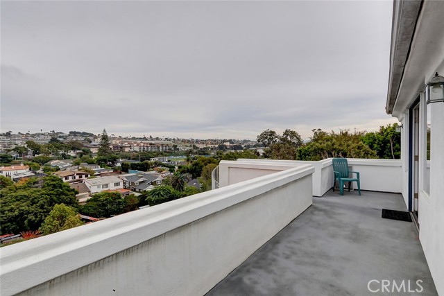 1936 Loma Drive, Hermosa Beach, California 90254, 3 Bedrooms Bedrooms, ,3 BathroomsBathrooms,Residential,Sold,Loma,SB21238629