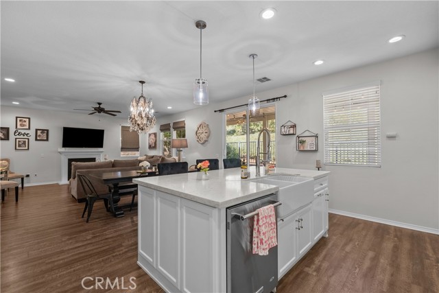 Detail Gallery Image 8 of 35 For 28821 Panorama Ct, Valencia,  CA 91354 - 4 Beds | 3 Baths