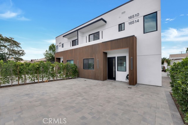 Detail Gallery Image 2 of 30 For 16510 San Fernando Mission Blvd, Granada Hills,  CA 91344 - 4 Beds | 4 Baths
