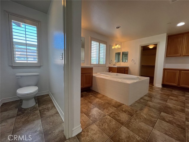 15688 Portenza Drive, Fontana CA: https://media.crmls.org/medias/4d25d80f-f409-48f8-889e-338fd80c76fb.jpg