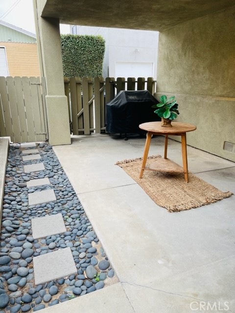 Detail Gallery Image 15 of 17 For 710 1/2 Marigold Ave, Corona Del Mar,  CA 92625 - 2 Beds | 1 Baths