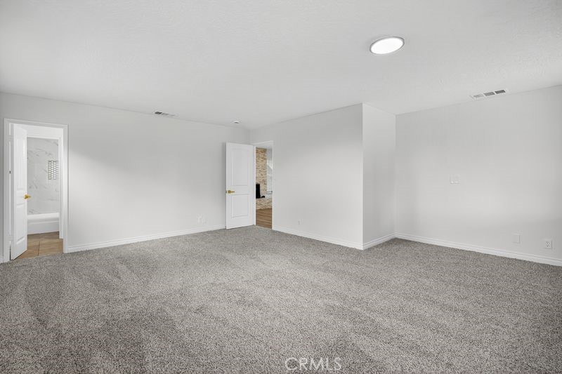https://media.crmls.org/medias/4d26dd99-367d-48f1-90f2-67e79338ade0.jpg?preset=X-Large