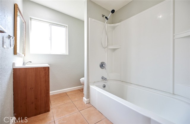Detail Gallery Image 7 of 16 For 1469 Holly Ave, Colton,  CA 92324 - 2 Beds | 1/1 Baths