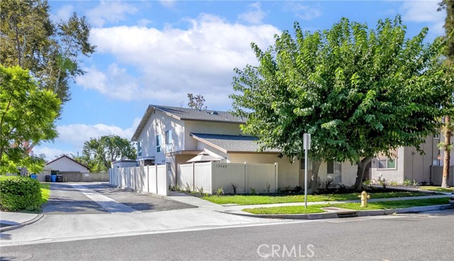 13548 VILLAGE DR #3/4, Cerritos CA: https://media.crmls.org/medias/4d271d2a-9f7a-4652-9d8a-0375e979b45c.jpg