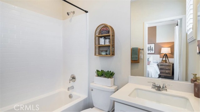 2575 E Lincoln Paseo, Ontario CA: https://media.crmls.org/medias/4d27b87d-d4f7-4e35-8341-81700c1b8412.jpg