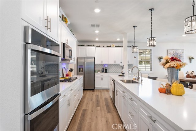 Detail Gallery Image 13 of 56 For 26219 Silver Birch, Menifee,  CA 92584 - 6 Beds | 4/1 Baths