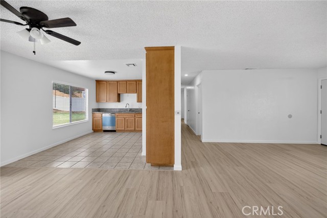 Detail Gallery Image 9 of 16 For 24404 Chippewa, Moreno Valley,  CA 92557 - 4 Beds | 2 Baths