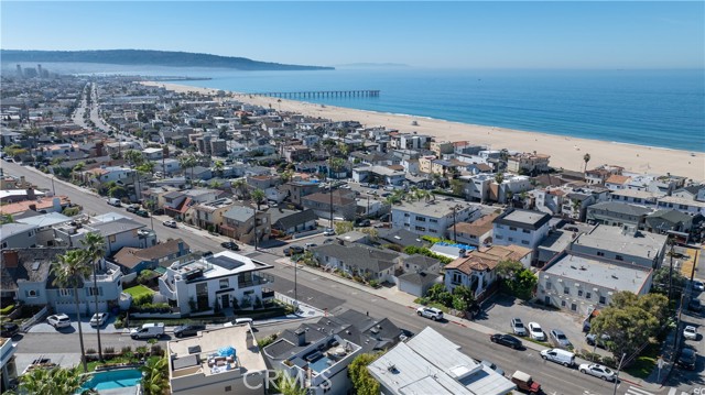 Detail Gallery Image 38 of 46 For 2125 Manhattan, Hermosa Beach,  CA 90254 - 4 Beds | 3 Baths