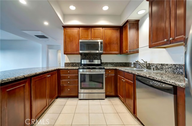 Detail Gallery Image 16 of 75 For 15206 Burbank Bld #209,  Sherman Oaks,  CA 91411 - 2 Beds | 2/1 Baths