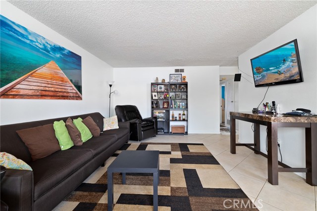 Detail Gallery Image 7 of 24 For 700 W La Veta Ave #I9,  Orange,  CA 92868 - 2 Beds | 2 Baths