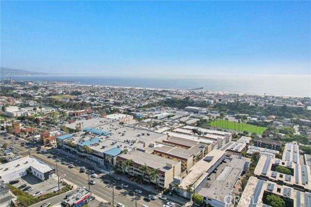 1707 Pacific Coast Highway, Hermosa Beach, California 90254, 2 Bedrooms Bedrooms, ,2 BathroomsBathrooms,Residential,Sold,Pacific Coast Highway,SB24105378