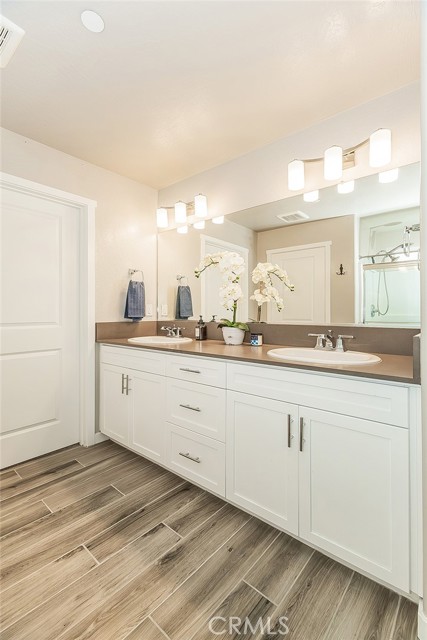 Detail Gallery Image 24 of 39 For 4085 N Sandrini, Fresno,  CA 93723 - 3 Beds | 2/1 Baths