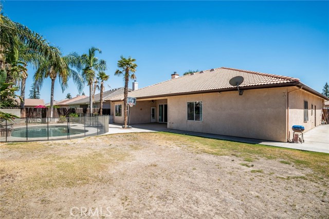 3400 Medallion Rose Avenue, Bakersfield CA: https://media.crmls.org/medias/4d29cefb-536b-49e2-9548-cd03e08b2186.jpg