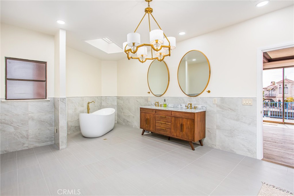 https://media.crmls.org/medias/4d2a5dcf-3016-4176-9633-9959ef129566.jpg?preset=X-Large
