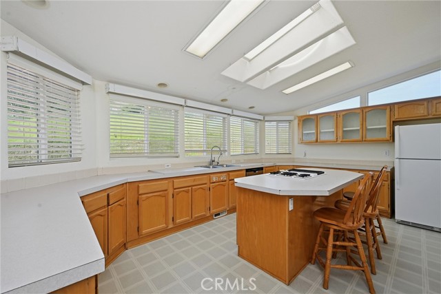 Detail Gallery Image 10 of 44 For 2805 Smith Ln, Clearlake,  CA 95422 - 3 Beds | 2 Baths