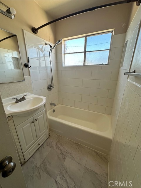 Detail Gallery Image 8 of 11 For 3688 N Lugo Ave, San Bernardino,  CA 92404 - 3 Beds | 1 Baths