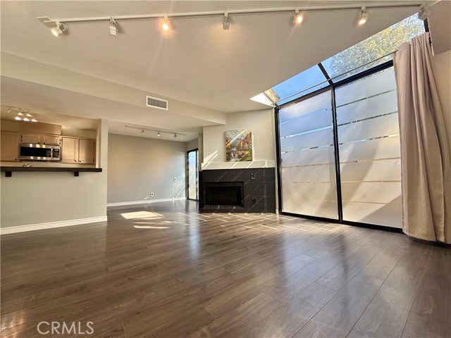 Detail Gallery Image 2 of 32 For 13096 Le Parc #92,  Chino Hills,  CA 91709 - 2 Beds | 2/1 Baths