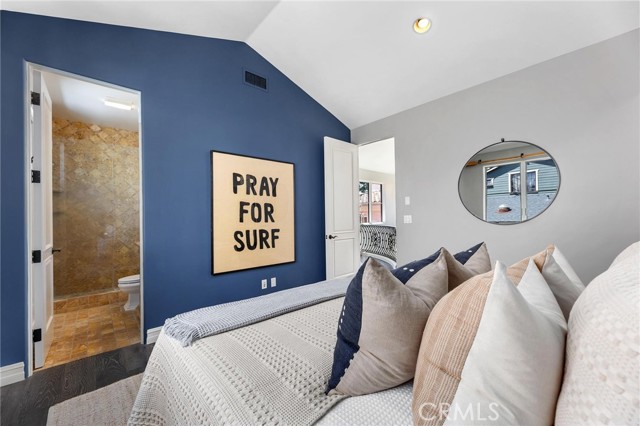 Detail Gallery Image 49 of 64 For 2516 Walnut Ave, Manhattan Beach,  CA 90266 - 5 Beds | 5/1 Baths