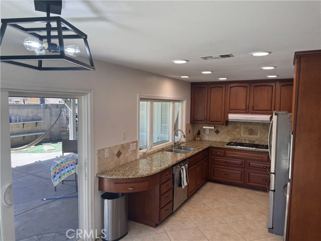21041 Shaw Lane, Huntington Beach CA: https://media.crmls.org/medias/4d2dbf8d-1315-4ddf-9208-84b5ba3da735.jpg