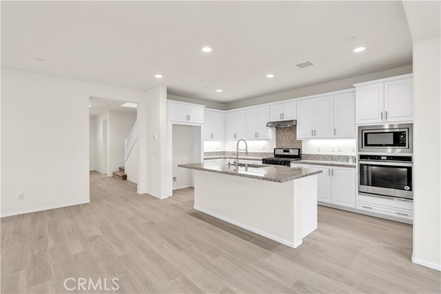 Detail Gallery Image 5 of 30 For 3231 E La Avenida, Ontario,  CA 91761 - 4 Beds | 3 Baths