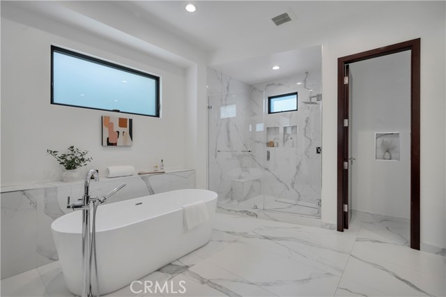 332 Avenue E, Redondo Beach, California 90277, 5 Bedrooms Bedrooms, ,6 BathroomsBathrooms,Residential,For Sale,Avenue E,SB26070979