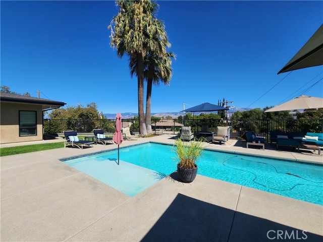 507 E Mariposa Drive, Redlands CA: https://media.crmls.org/medias/4d306f0a-c9cb-4f54-a25b-f65fbe8f89ed.jpg