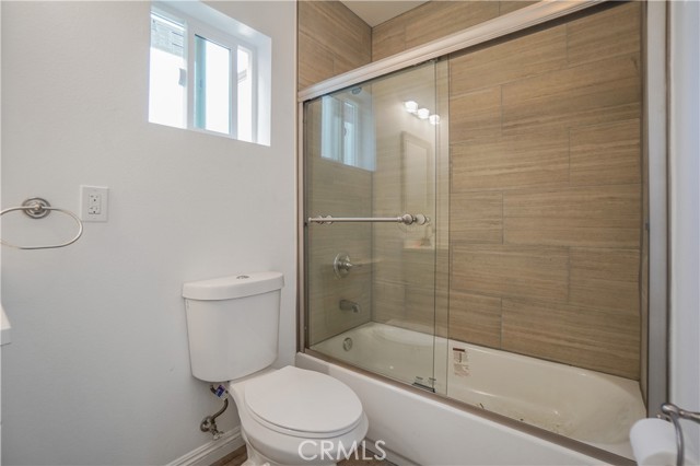 Detail Gallery Image 13 of 25 For 4921 1/2 Normandie, Los Angeles,  CA 90037 - 4 Beds | 4/1 Baths