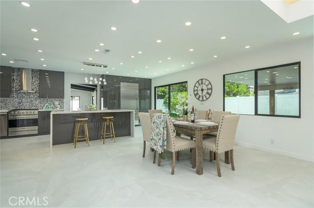 Detail Gallery Image 7 of 48 For 19806 Needles, Chatsworth,  CA 91311 - 3 Beds | 3 Baths