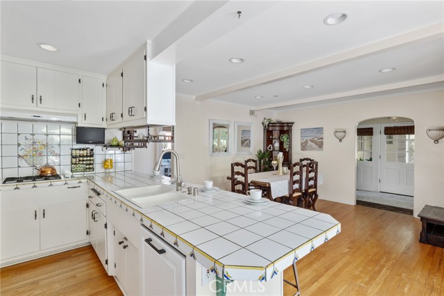 Open-concept kitchen/family room with view to front entry and out to yard.