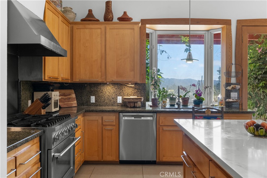 https://media.crmls.org/medias/4d3264dd-6758-4478-895f-ab7cc862f152.jpg?preset=X-Large