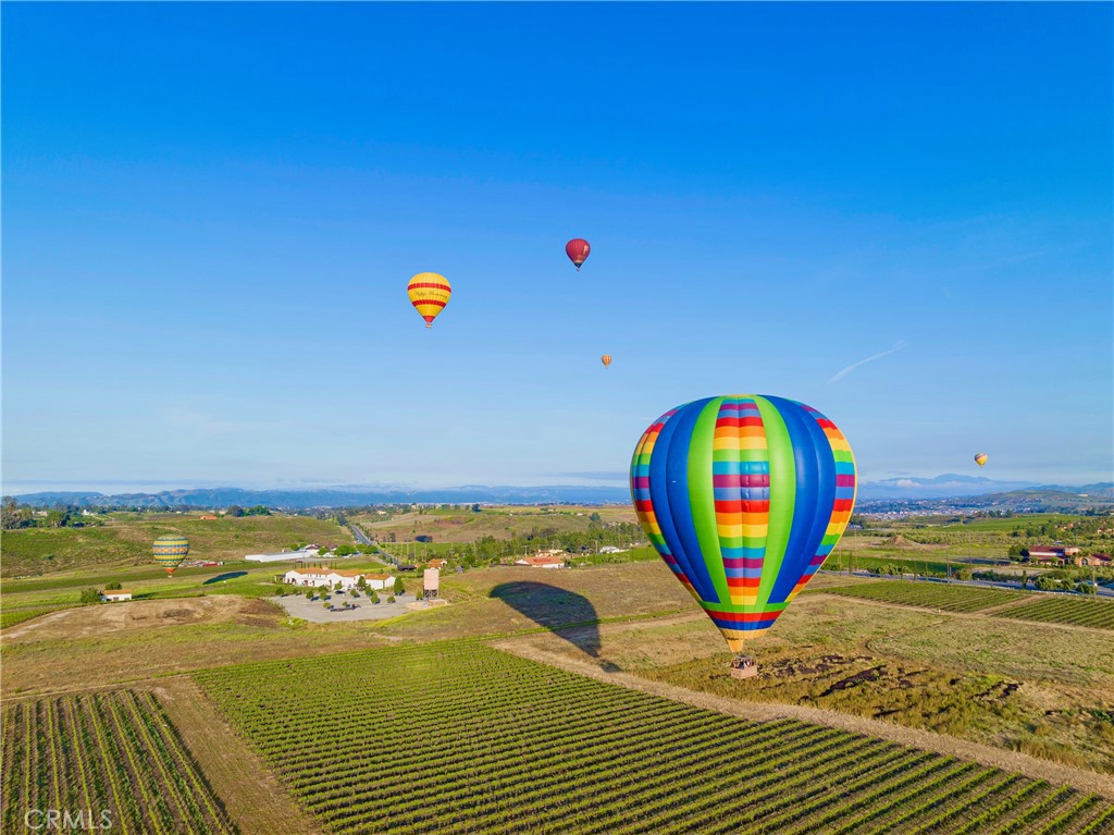 https://media.crmls.org/medias/4d32eb3f-29e7-4b2c-bd92-bc7b3a95ccb6.jpg?preset=X-Large