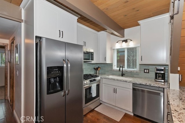 Detail Gallery Image 15 of 41 For 795 Bishorn, Lake Arrowhead,  CA 92352 - 3 Beds | 3 Baths