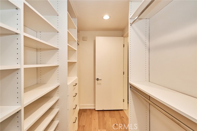 1050 N Joels Place, Los Angeles CA: https://media.crmls.org/medias/4d342c11-d246-41f9-83d6-e21045f20562.jpg