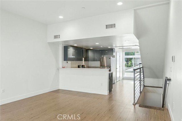 Detail Gallery Image 13 of 43 For 4461 Tujunga Ave #102,  Studio City,  CA 91602 - 3 Beds | 2/1 Baths