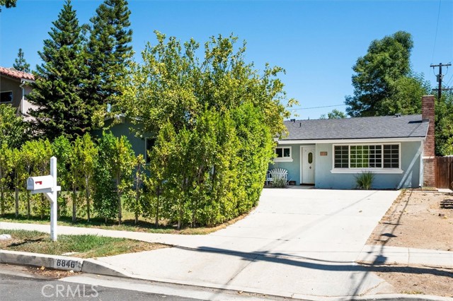 8846 Laramie Avenue, Winnetka CA: https://media.crmls.org/medias/4d374630-00cd-4259-bbe6-40763f9303f9.jpg
