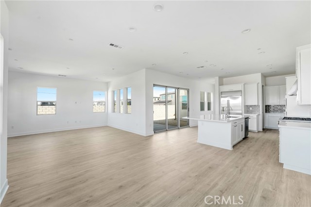 27333 Creekwood Lane, Valencia CA: https://media.crmls.org/medias/4d377520-3afb-4111-ad8b-bc2750238017.jpg