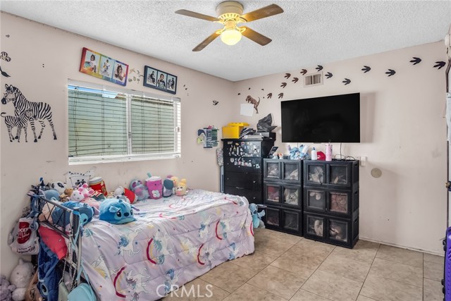 1137 Express Circle, Colton CA: https://media.crmls.org/medias/4d38793c-f02d-4670-85d9-3bf2a9adf8d6.jpg