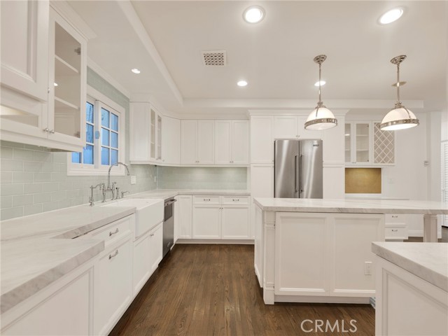 Detail Gallery Image 8 of 33 For 4231 Stern, Sherman Oaks,  CA 91423 - 4 Beds | 3 Baths