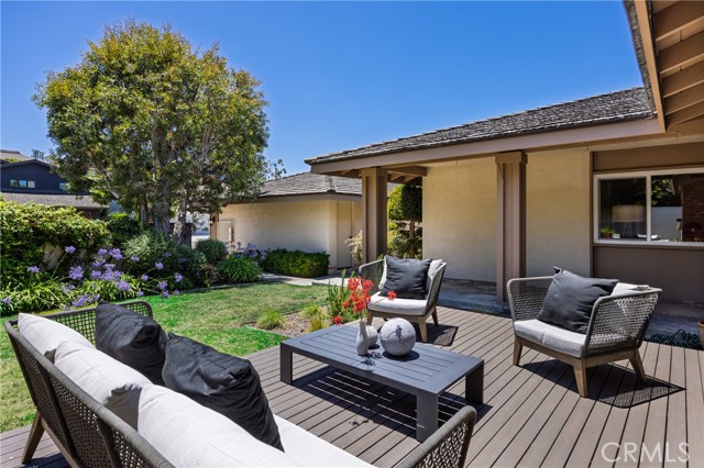 Detail Gallery Image 3 of 35 For 3620 Catamaran Dr, Corona Del Mar,  CA 92625 - 4 Beds | 2/1 Baths