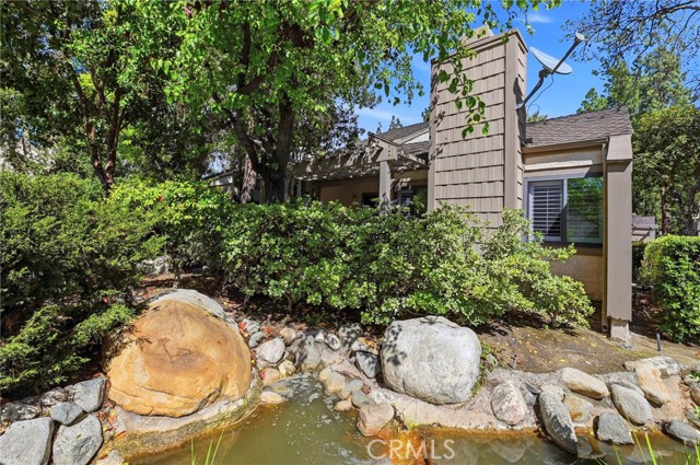 Detail Gallery Image 3 of 24 For 518 Blue Water, Fullerton,  CA 92831 - 2 Beds | 2 Baths