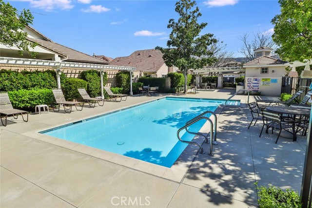 2037 Freesia Avenue, Simi Valley CA: https://media.crmls.org/medias/4d39c32f-271c-4e26-b77d-f3044fe141ea.jpg